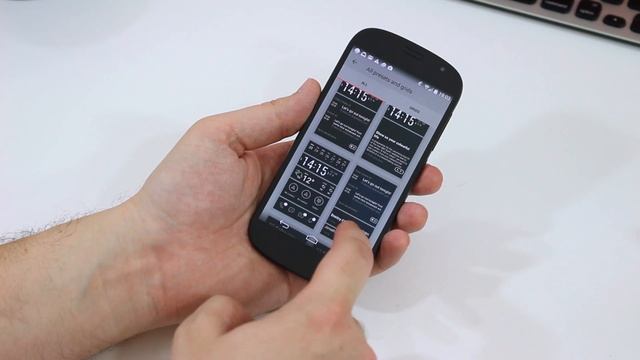 YotaPhone 2 review - An awesome smartphone with two faces смотреть онлайн