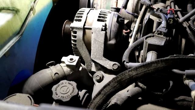 Como Cambiar el Alternador Jeep Liberty смотреть онлайн