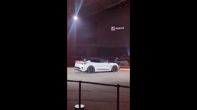 Zeekr 001 FR performing 360° tank turn on stage during launch ceremony in China смотреть онлайн