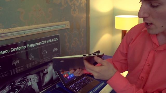 ASUS TX300 Transformer Book Tablet Windows 8 - Linus Tech Tips CES 2013 смотреть онлайн