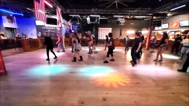 Dancing Gypsy Queen Hazel Pac Line Dance At Renegades On 11 11 21 смотреть онлайн