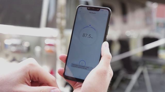 Mate 20 Lite Review: Huawei means business with fresh look and AI смотреть онлайн