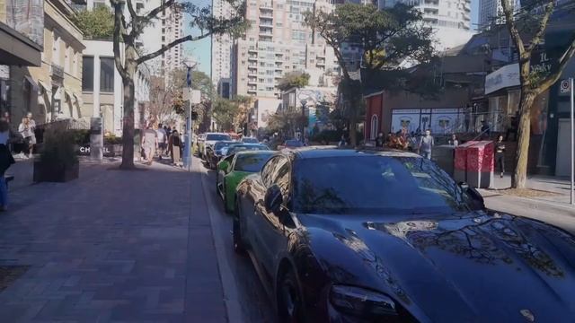 I am enjoying warm autumn in Toronto, shopping and window-shopping. смотреть онлайн