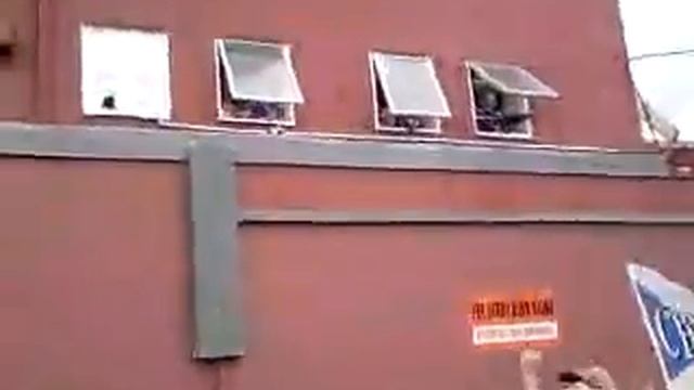 Rangers Champions 08/09: Singin outside tanadice, players open dressing room windows! смотреть онлайн