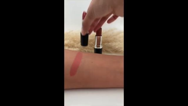 Fanfare v Hug me. Mac Lipstick comparison on warm/ medium/ olive/ south asian skin tones. смотреть онлайн