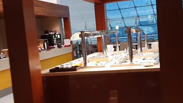 Emirates Business Class Lounge - Dubai