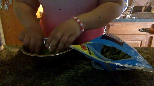 Baby Food Apple Sauce and Green beans смотреть онлайн