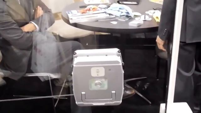 Window Cleaning Robots at CES 2011 смотреть онлайн