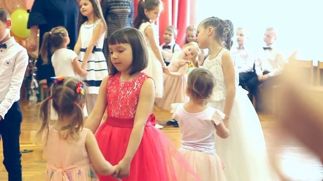Анжелика 2 года выступает в детском саду. Ясли танцуют на выпускном в детском саду