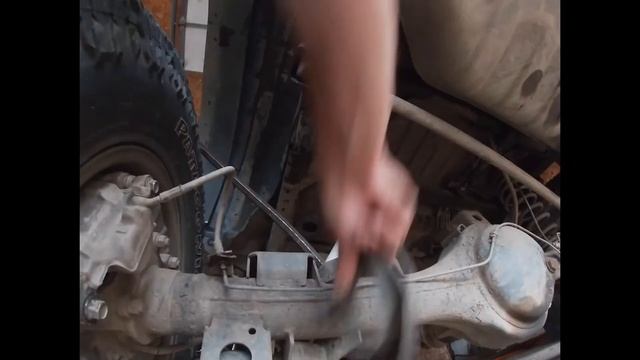 Removing and Reseating coil spring on Isuzu trooper смотреть онлайн