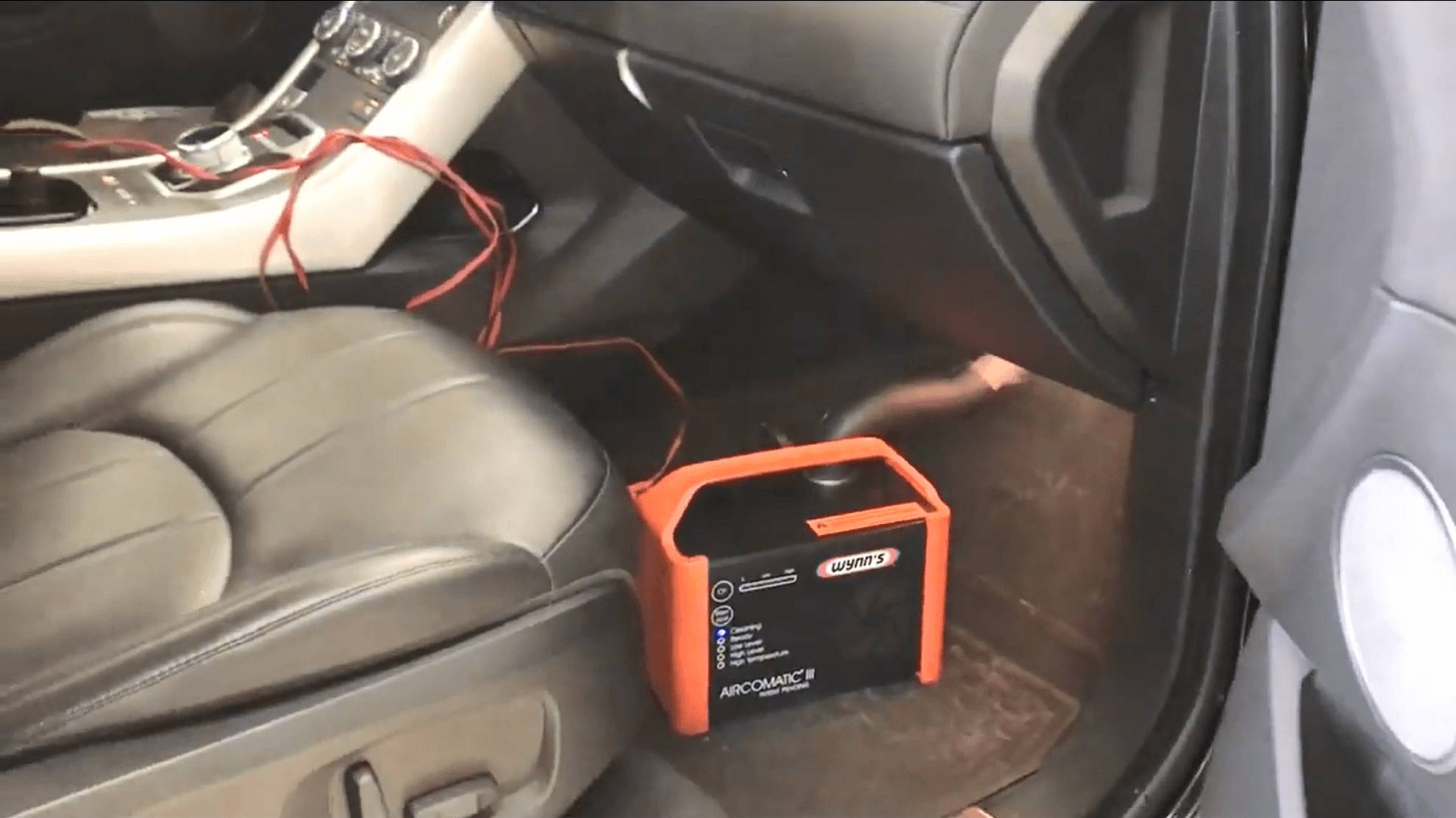 Неприятный запах в салоне Land Rover. Антибактериальная обработка кондиционера смотреть онлайн