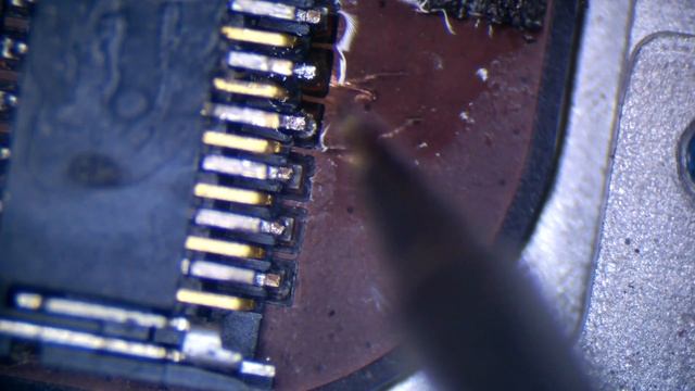 Microsoldering: iPad 2 Touchscreen connector individual pin replacement, adding missing latch смотреть онлайн