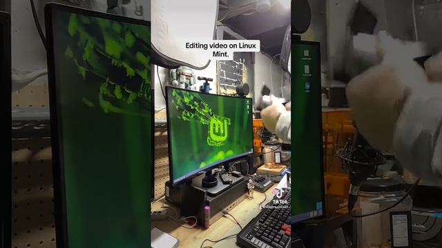 Using Linux Mint and Kden live to edit my videos. смотреть онлайн