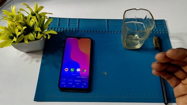 How To Clean Calling Receiver || How to Clean Dust From Ear Speaker || Dirty Phone Speaker смотреть онлайн