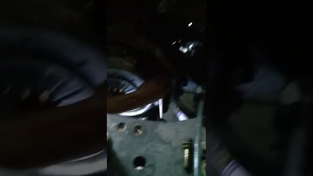 Installing transmission, clutch cover & clutch lining - 4BE1 Isuzu смотреть онлайн
