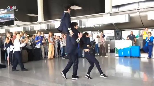 Catania, flash mob sulle note di 'Mamma mia' per i 200 mila passeggeri Dat смотреть онлайн