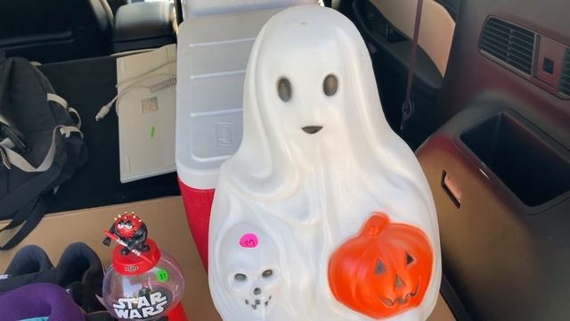 I went to this garage sale for one thing ... and I got it. What else was there to flip on eBay? смотреть онлайн