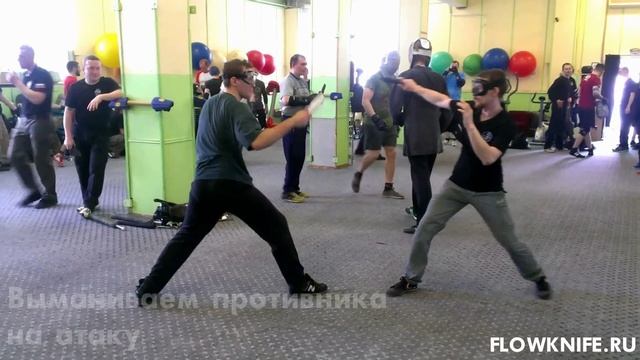 Поток: Управление вниманием противника в ножевом бою смотреть онлайн