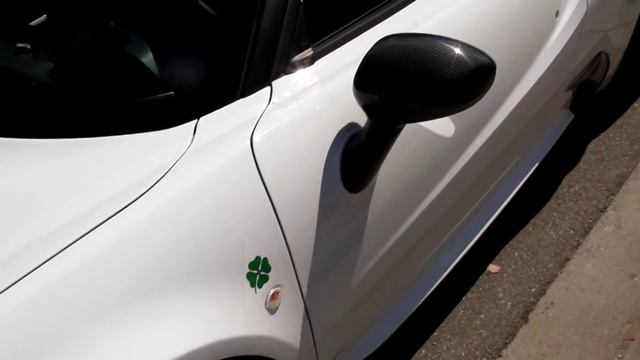 Alfa Romeo and some cool music смотреть онлайн