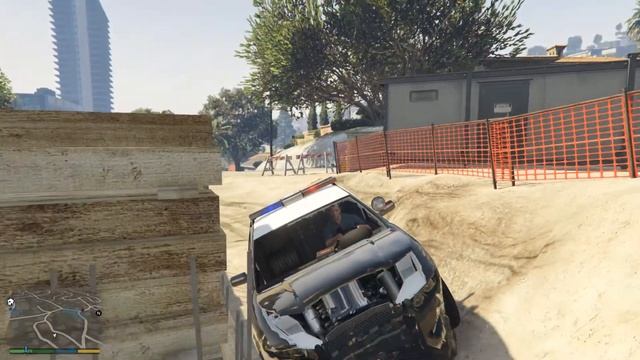Угнал у копов их же тачку и в итоге вылетел через лобовое стекло в игре GTA 5