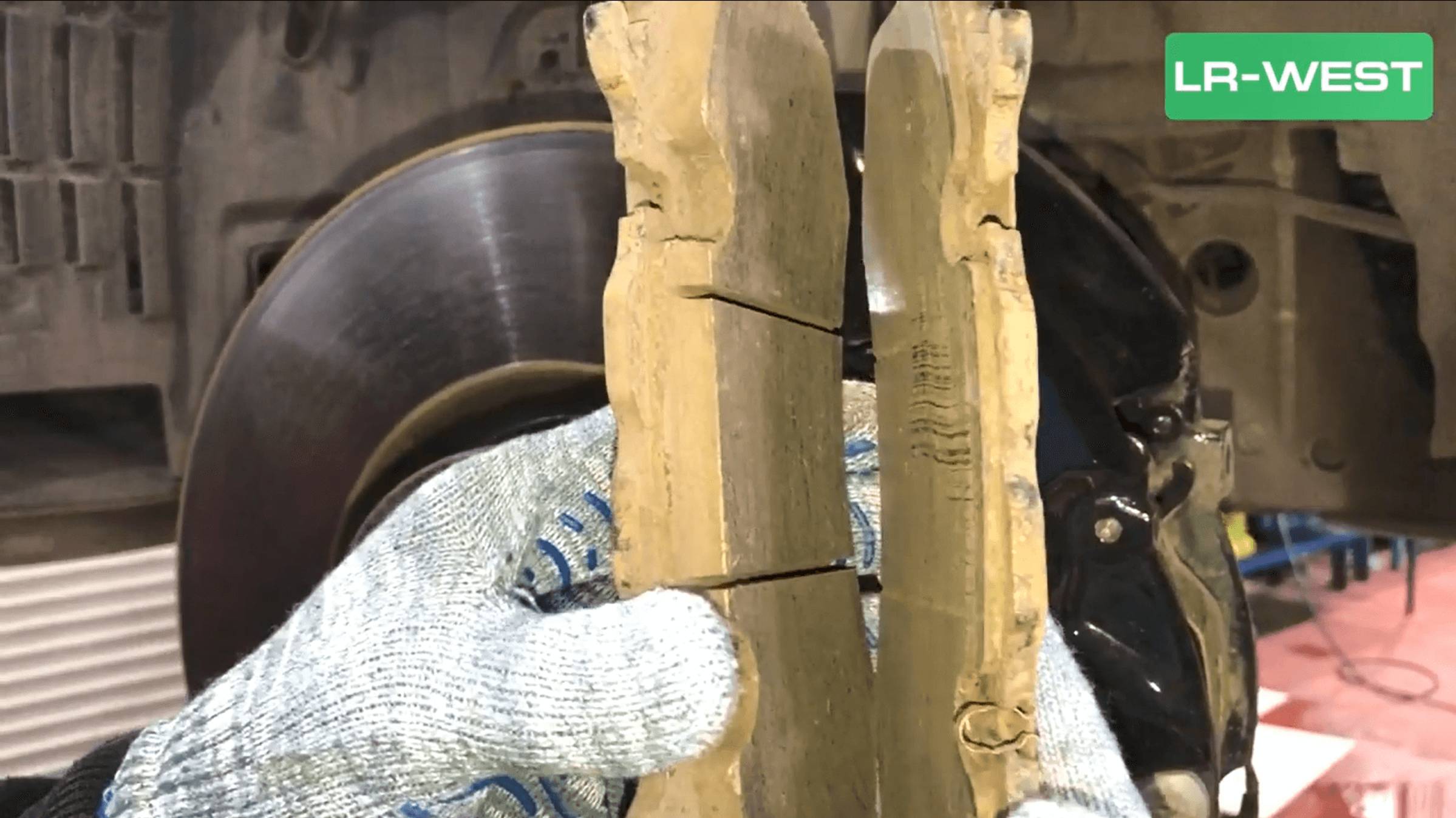 Колодки Рендж Ровер 2019 года. Очередной быстрый износ. Пробег 8.000 км. смотреть онлайн