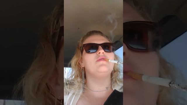 Dangling cigarette in the car, windows up смотреть онлайн