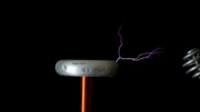 Austin Richards' Medium Tesla Coil смотреть онлайн