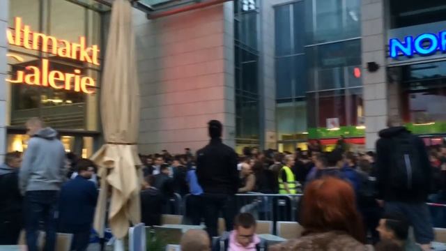 iPhone 6 - Relacja z wyprawy na premierę - Apple Store Dresden смотреть онлайн