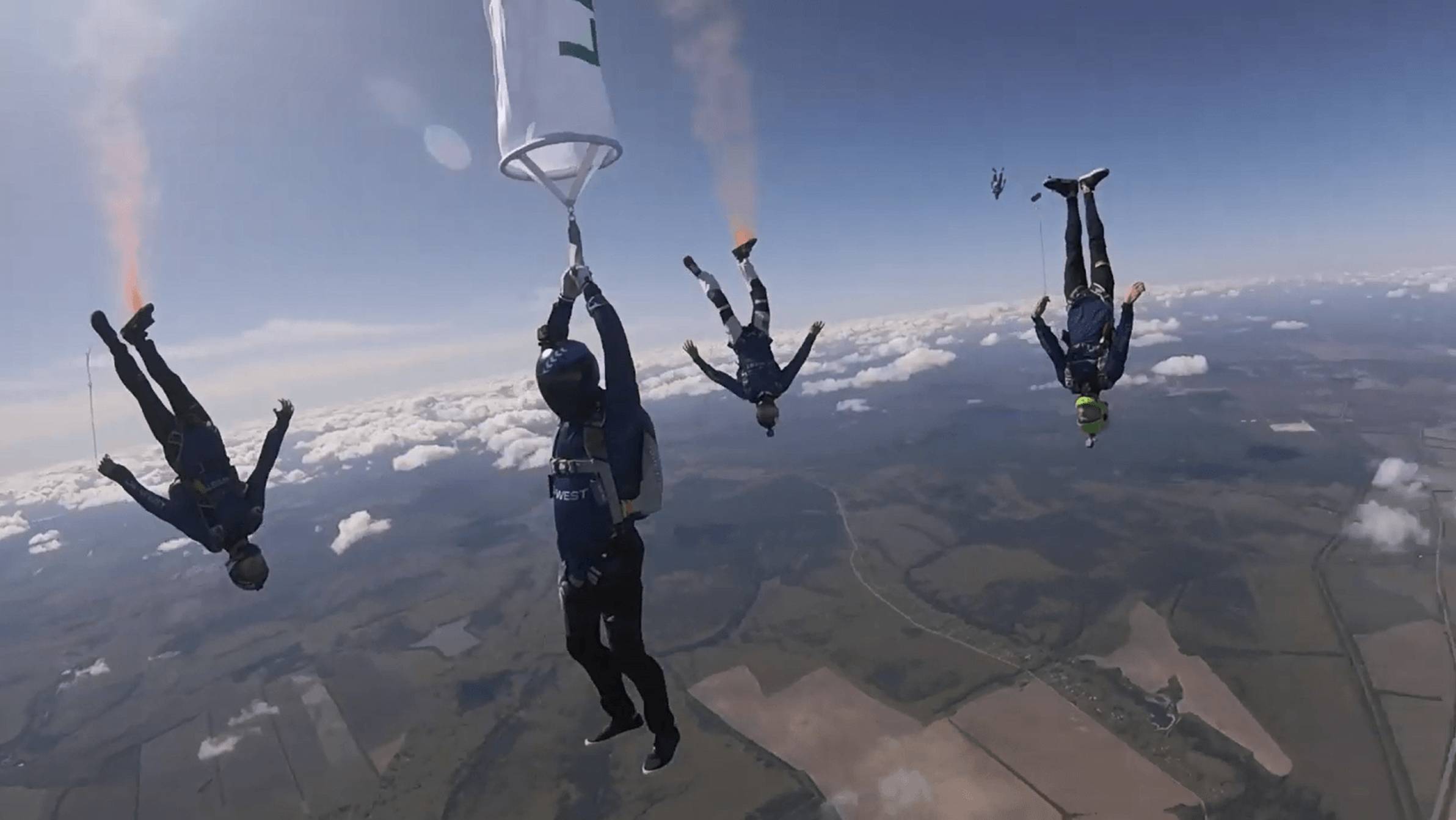 ЛР-ВЕСТ в небе. Жизнь полна приключений! смотреть онлайн