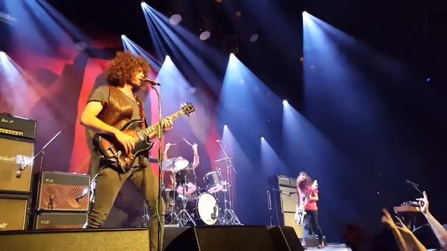 WOLFMOTHER - Apple Tree (Tivolivredenburg Utrecht) 24-11-16 смотреть онлайн