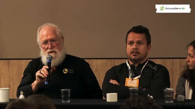 Q&A with Arnaldo Melo, Helen Koike and John 'maddog' Hall. Hosted by Gustavo Padovan смотреть онлайн