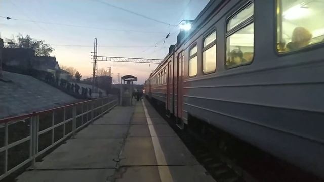 Электропоезд ЭД9М-0236 с сообщением Кача Камарчага и приветливой бригадой смотреть онлайн