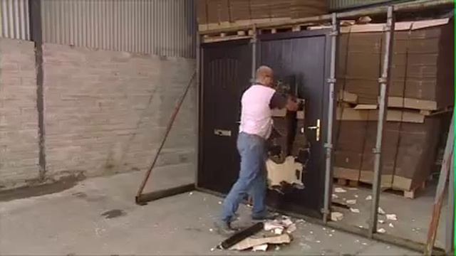 WoodField Windows Palladio Door Break in Video.mov смотреть онлайн