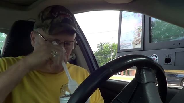 SONIC Blast® With OREO® Cookie Pieces Taste Test смотреть онлайн