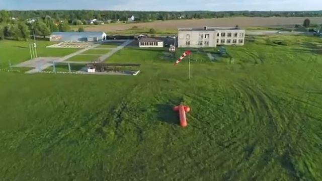 Аэродромный герметичный ветроуказатель «Надувная стрелка» для парашютистов смотреть онлайн