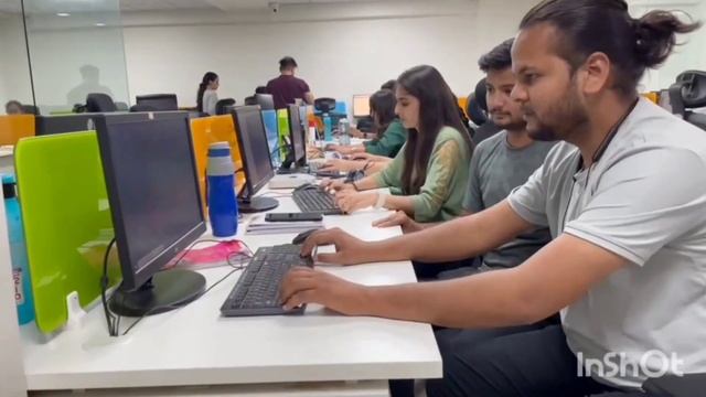 Senior Developer Vs Junior Developer 😄 смотреть онлайн