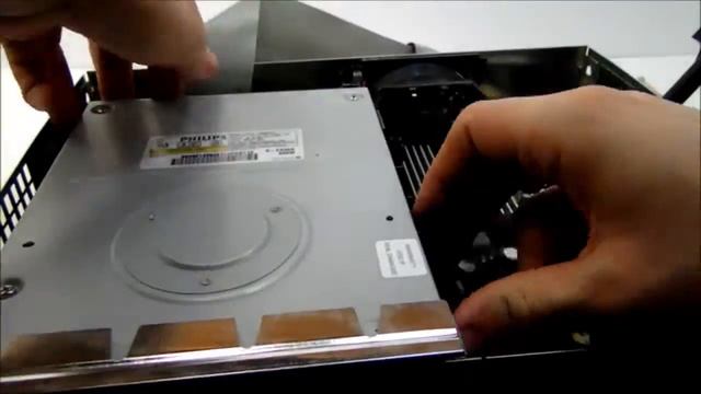 Taking Apart A Original Xbox (HD) смотреть онлайн