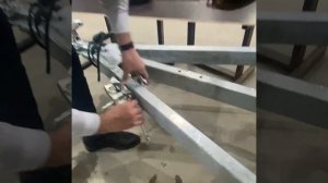 Устанавливаем опорное колесо на прицеп