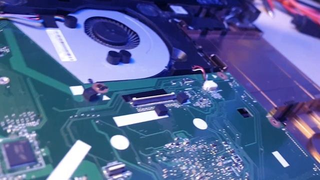 ASUS X551C non carica la batteria. смотреть онлайн