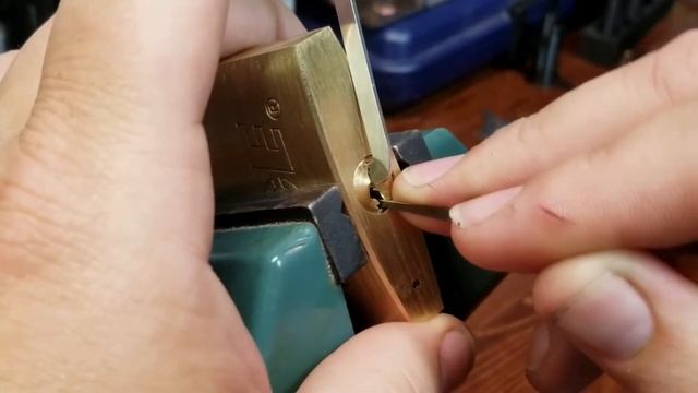 (610)#StockLockSunday 60mm/2.375in Ace Brass Padlock смотреть онлайн