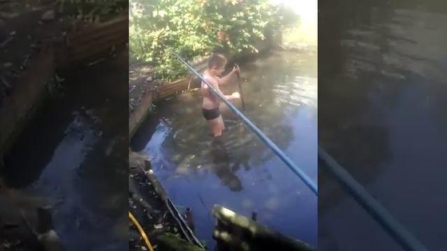 Свалился в пруд РЖАКА смотреть онлайн