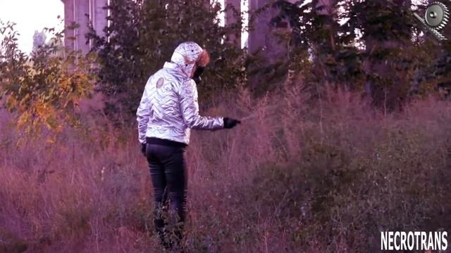 Постапокалиптический юмористический этюд: Приход Белочки из космоса. Серебристая куртка + противога смотреть онлайн