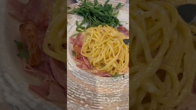 Что у нас на обед в кафе в Праге #videoshort #shortsvideo #shotgun #video #video #shots #prague смотреть онлайн