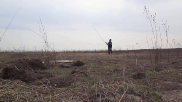 запуск воздушного змея с удочки