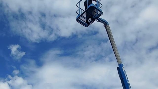 #D20643C Genie Z30/20 articulating boom lift смотреть онлайн