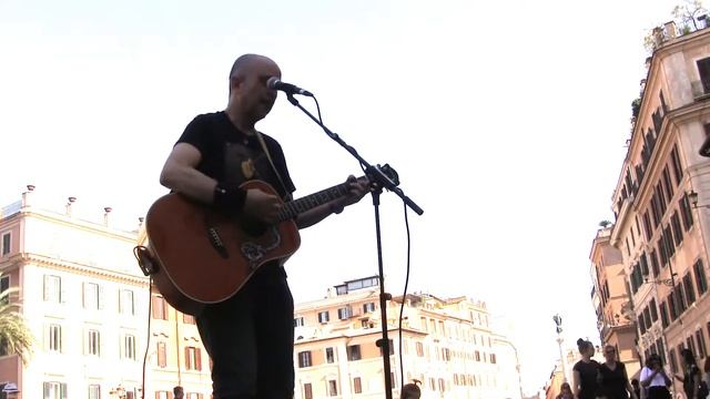 Jiji busking in Rome, Piazza di Spagna - Dreams (S. Nicks-Fleetwood Mac cover) смотреть онлайн