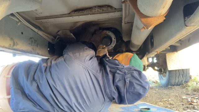 New transfer case! Rescuing a 96 Dodge Ram 2500 Cummins 12 valve - Part 4 смотреть онлайн