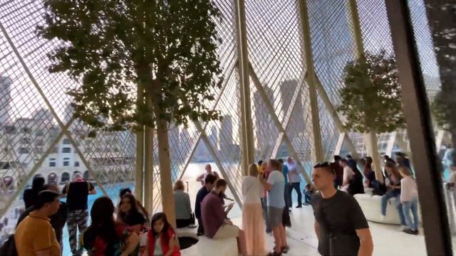 Dubai Mall Apple Store