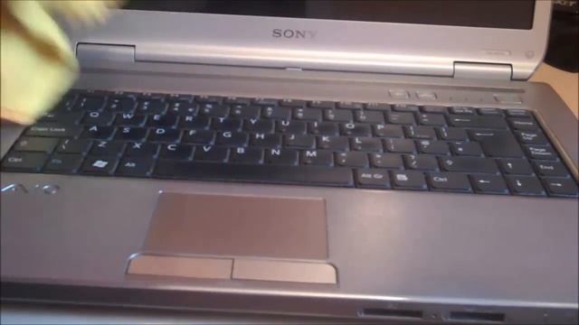 Sony Vaio VGN-NR10E (Tour, cleaning, Ubuntu 11.04 Install) смотреть онлайн