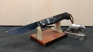 Складной нож с интересным надёжным фиксатором